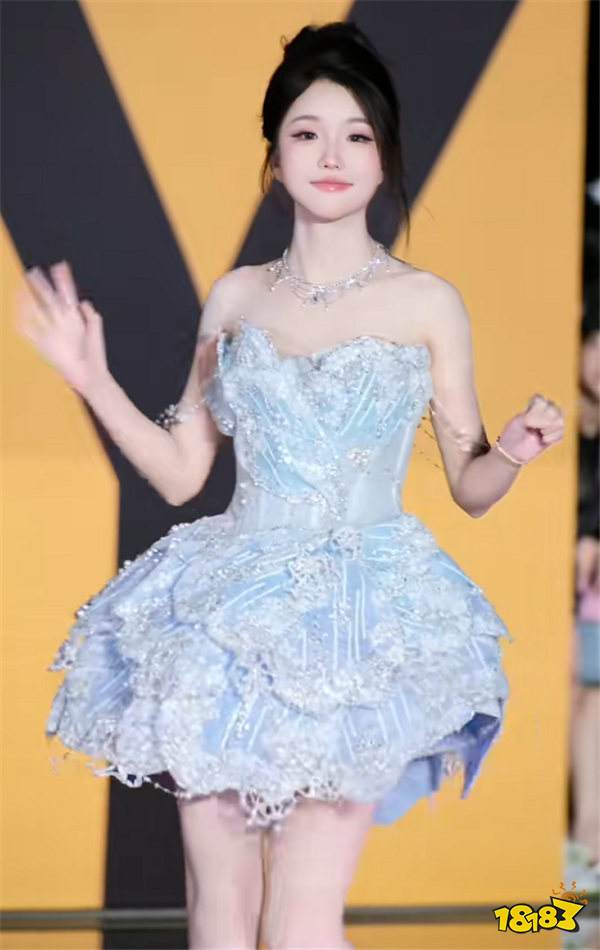 旭旭宝宝豪掷300万刷1000个嘉年华，助美女爱徒登顶区赛，网友急喊：嫂子不会吃醋吧？