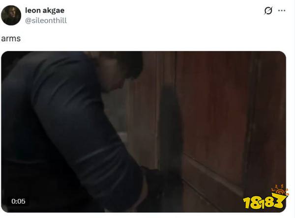 里昂在游戏中搬运重物或战斗时的手臂肌肉特写