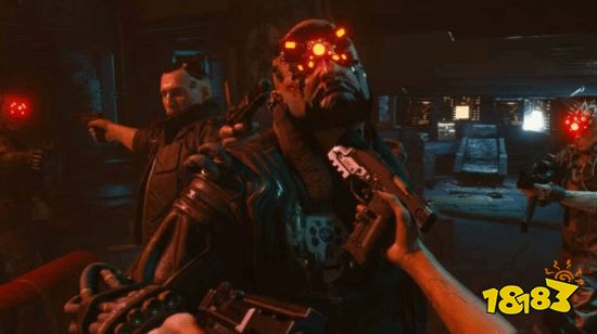 赛博朋克游戏第一人称与第三人称视角对比或概念图