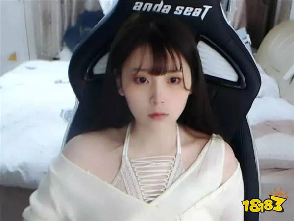 联盟初代一姐彻底摆烂？热度暴跌后疯狂减肥，直言瘦了就擦边打PK，网友怒劝：30多别折腾！