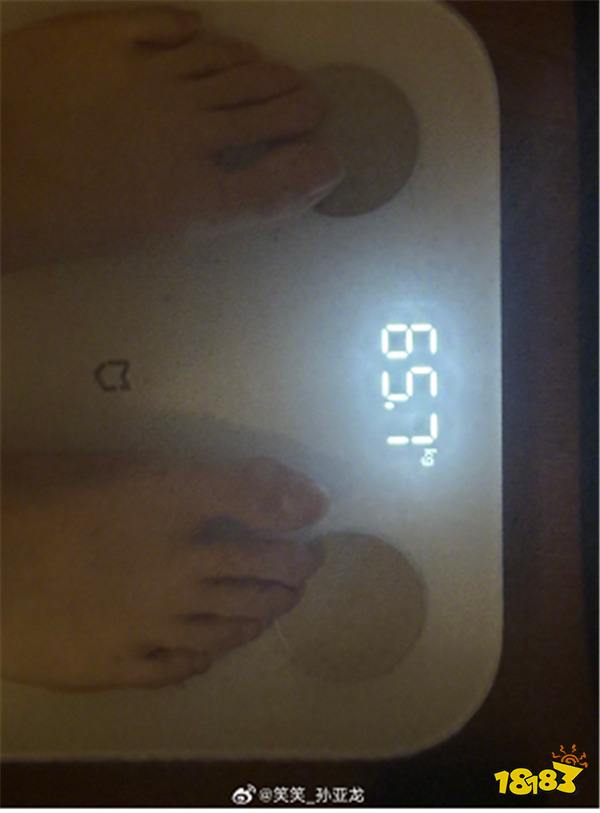 前LPL解说笑笑曾中风险猝死退圈！如今健身一年纯自律练出下颚线，今年目标练出腹肌！