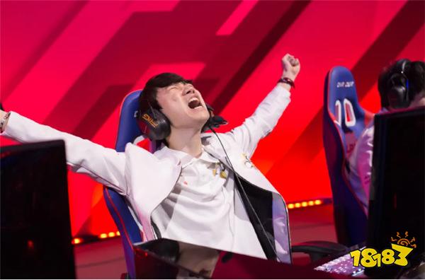 Doinb直播玩DOTA2被LOL连夜切割！商单被抢，当场急哭表忠心：LOL是我的命！