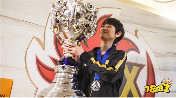 Doinb直播玩DOTA2被LOL连夜切割！商单被抢，当场急哭表忠心：LOL是我的命！