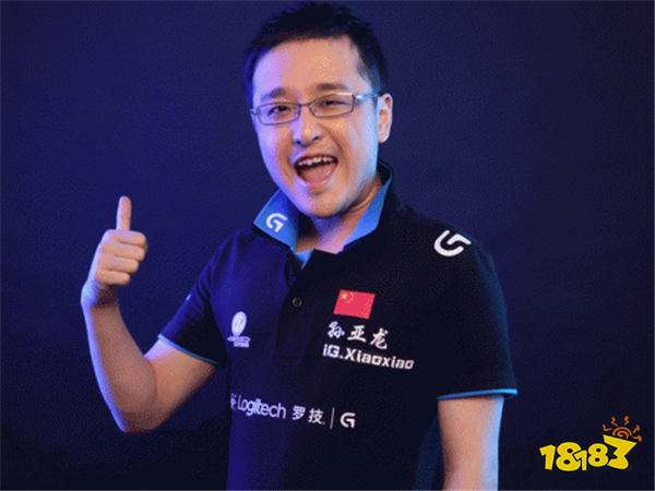 LPL名宿笑笑漫展封神!公主抱女Coser深蹲5个,爆金币347万后,老艺术家的从容藏不住了!