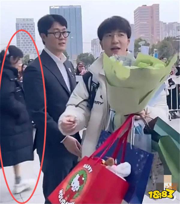 豆瓣大神爆料LOL知名选手Elk与美女主持十月恋爱?双排+同框+情侣头像细节拉满!