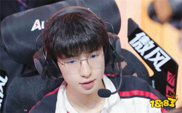 豆瓣大神爆料LOL知名选手Elk与美女主持十月恋爱?双排+同框+情侣头像细节拉满!