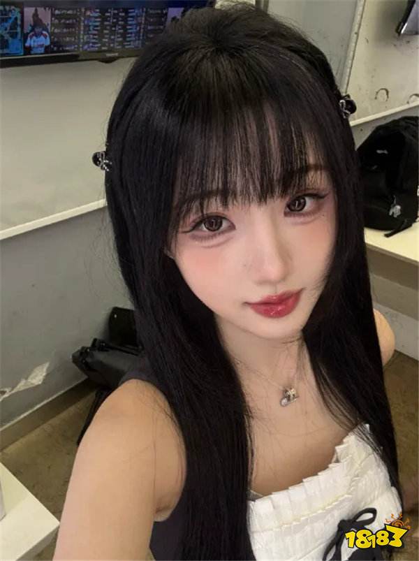 豆瓣大神爆料LOL知名选手Elk与美女主持十月恋爱?双排+同框+情侣头像细节拉满!