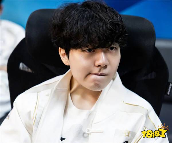 9年青春全错付！Rookie网红新女友私照曝光，劈腿实锤细节引发争议！