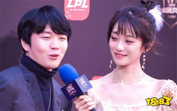 九年情伤难平！小钰分手后主持赛事全程低迷，被网友怒批摆臭脸：不想干就滚！