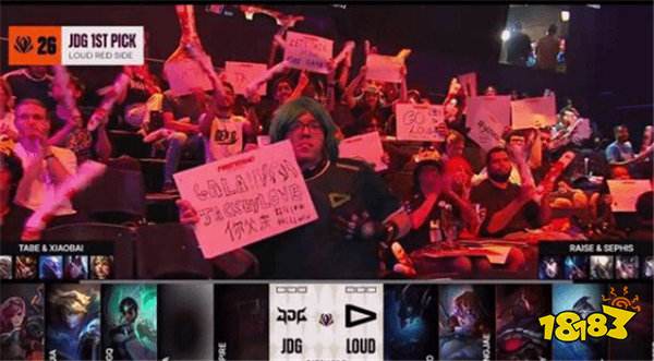 国际赛事导播闹顶级乌龙！把Gala黑粉嘲讽牌当应援狂给特写？